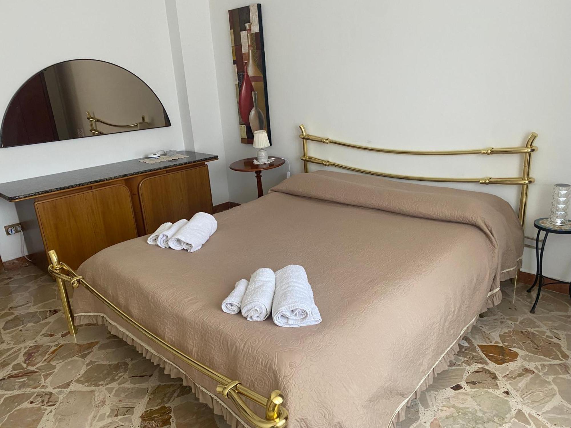 Dolce Sicily A 2Km Dal Centro Apartman Palermo Kültér fotó